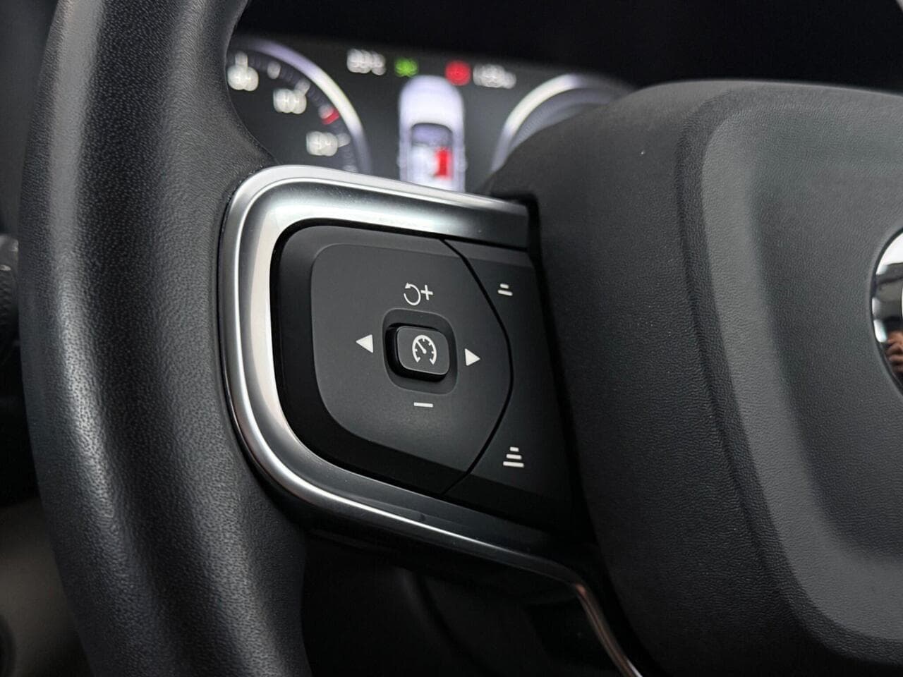 Volvo XC40 thumbnail Misc Controls
