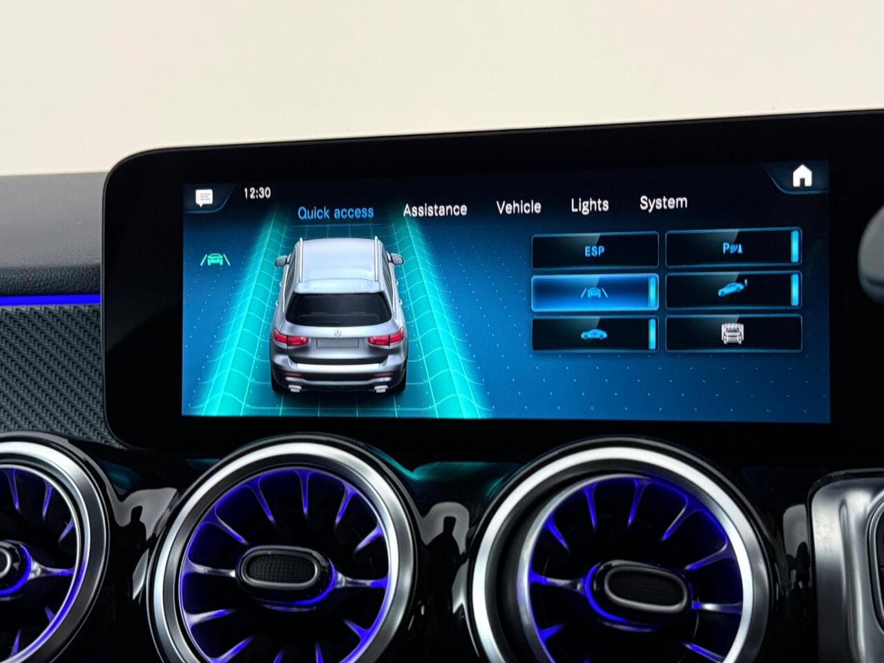 Mercedes-Benz GLB thumbnail Infotainment System