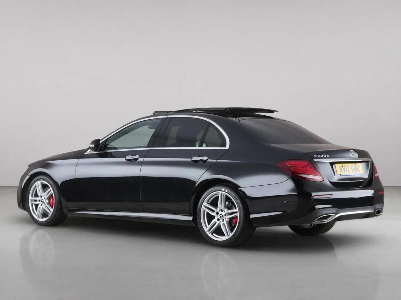 Mercedes-Benz E Class thumbnail Rear Left