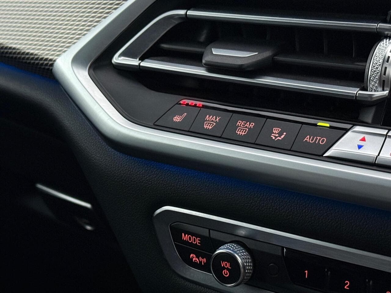 BMW X5 thumbnail Infotainment System