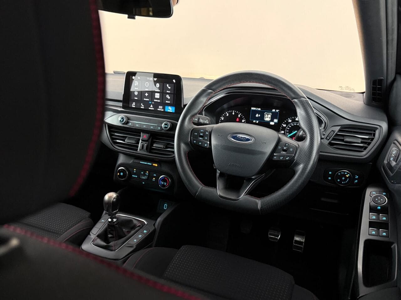 Ford Focus thumbnail Interior Front