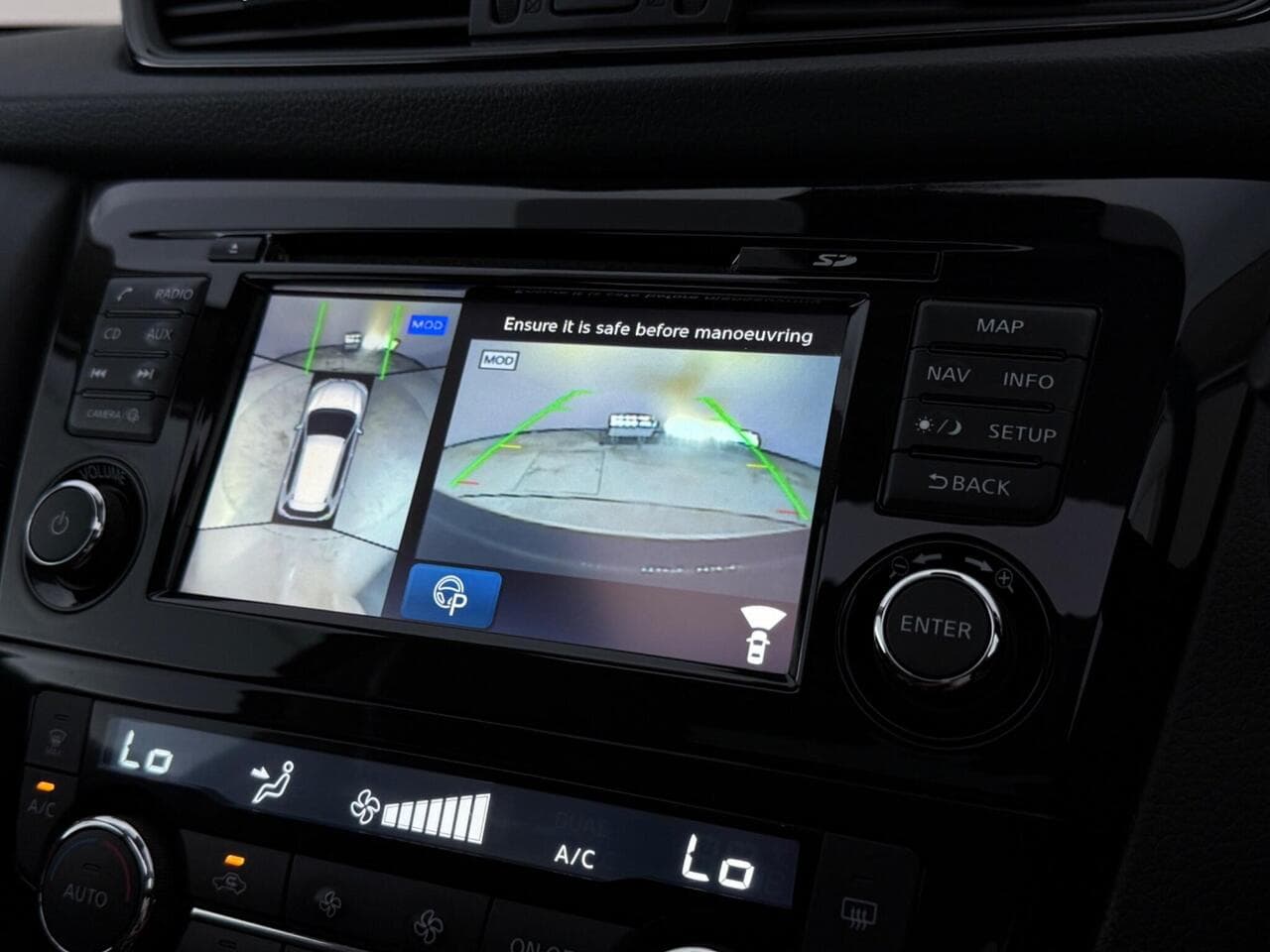 Nissan X-Trail thumbnail Infotainment System