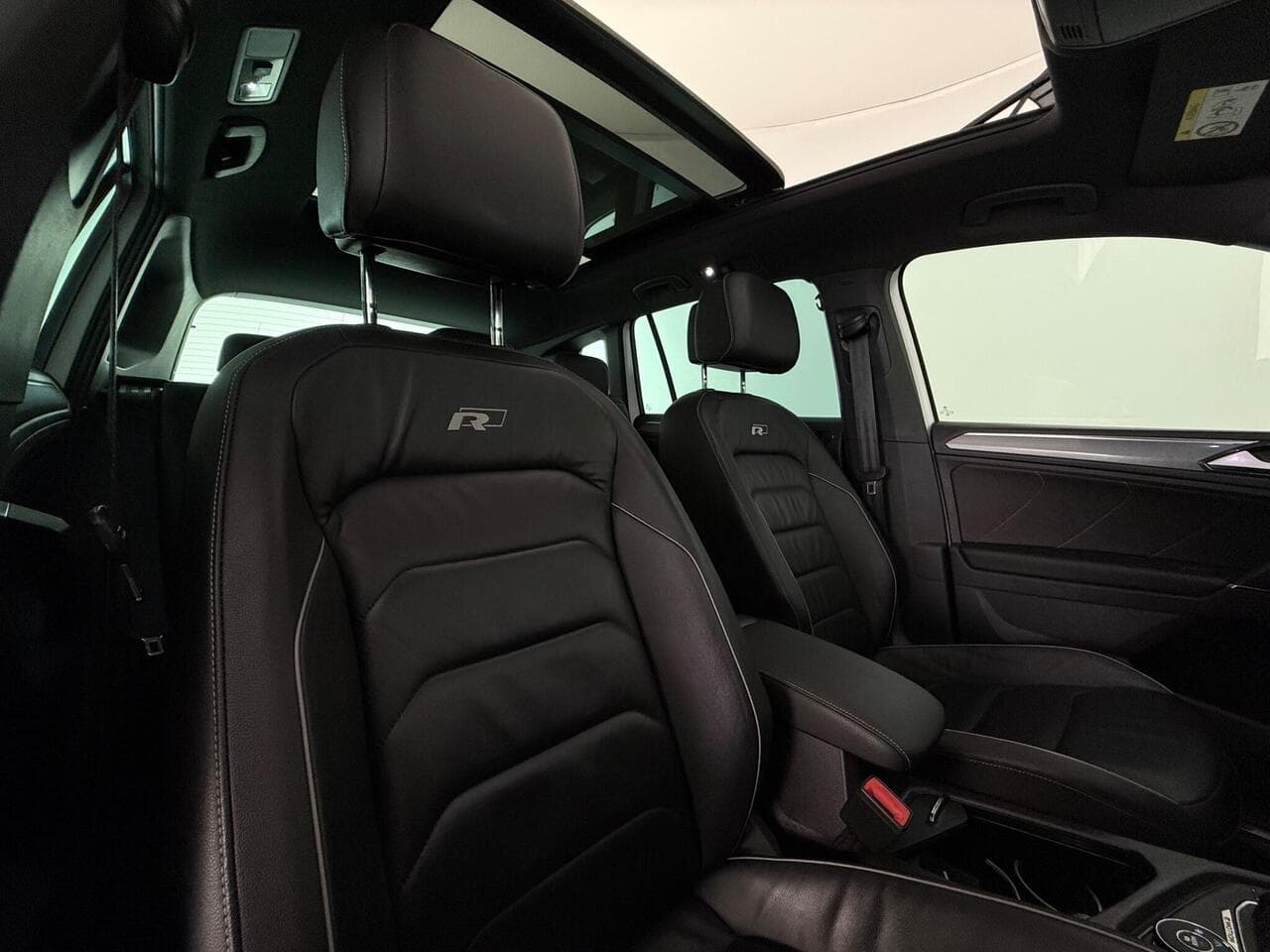 Volkswagen Tiguan thumbnail Seat Driver
