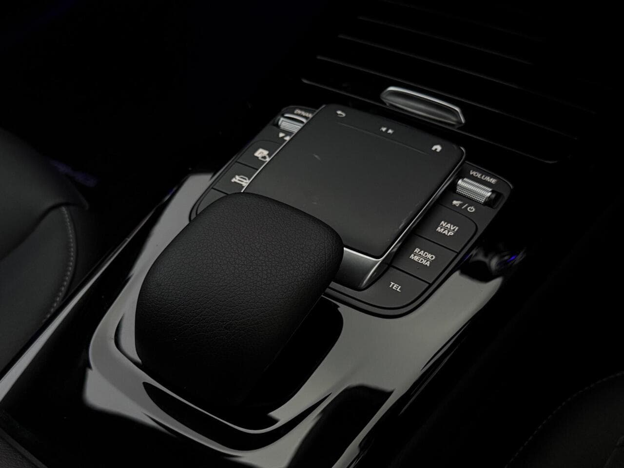 Mercedes-Benz CLA thumbnail Interior Front