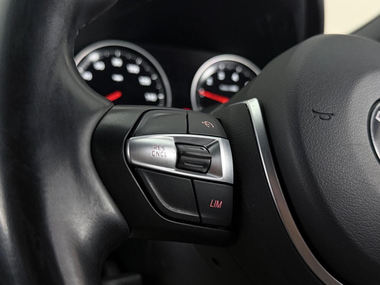BMW X2 thumbnail Misc Controls