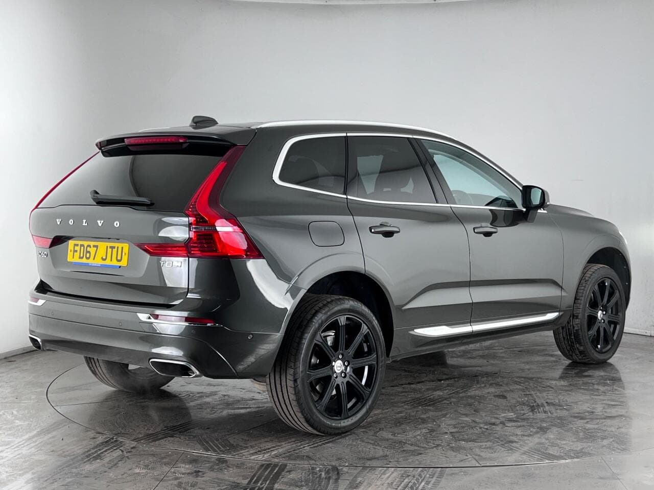 Volvo XC60 thumbnail Rear Right