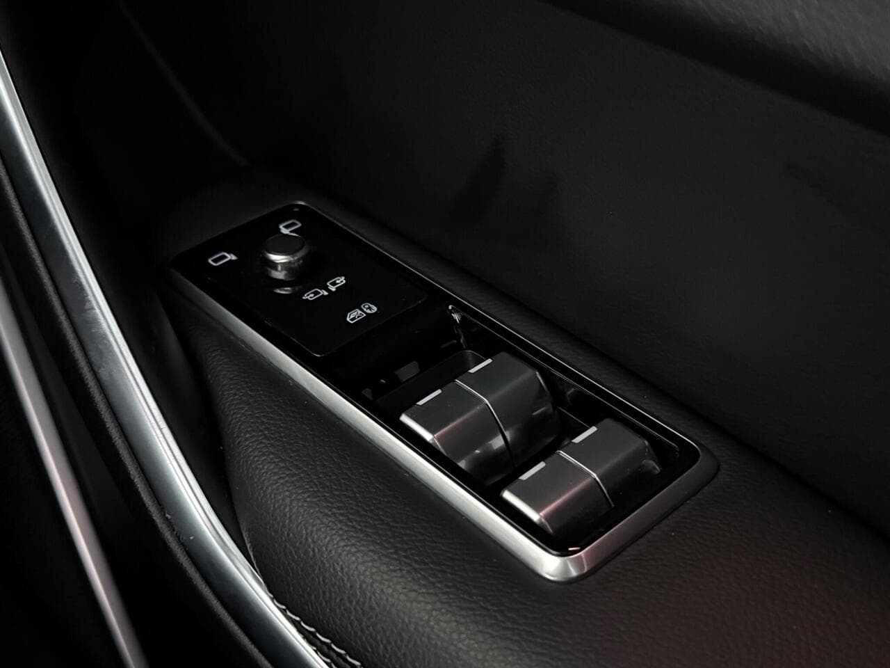 Jaguar F-PACE thumbnail Misc Controls