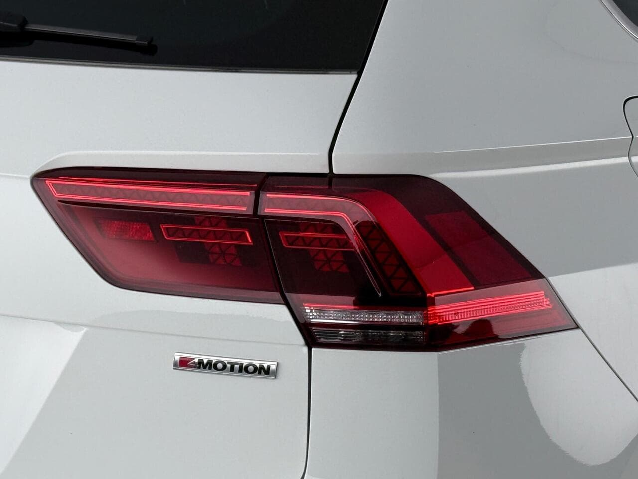 Volkswagen Tiguan thumbnail Lights Rear