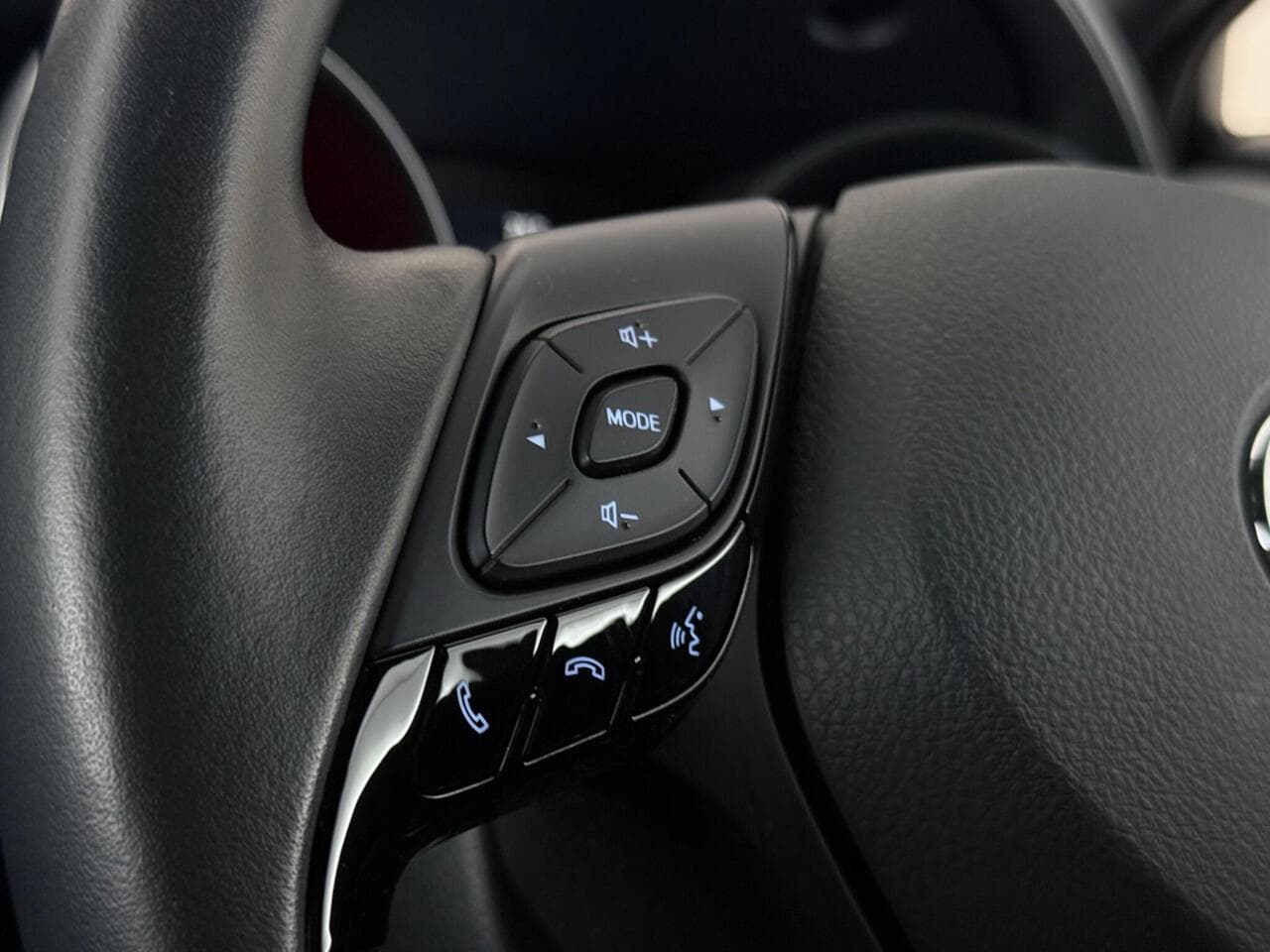 Toyota C-HR thumbnail Misc Controls