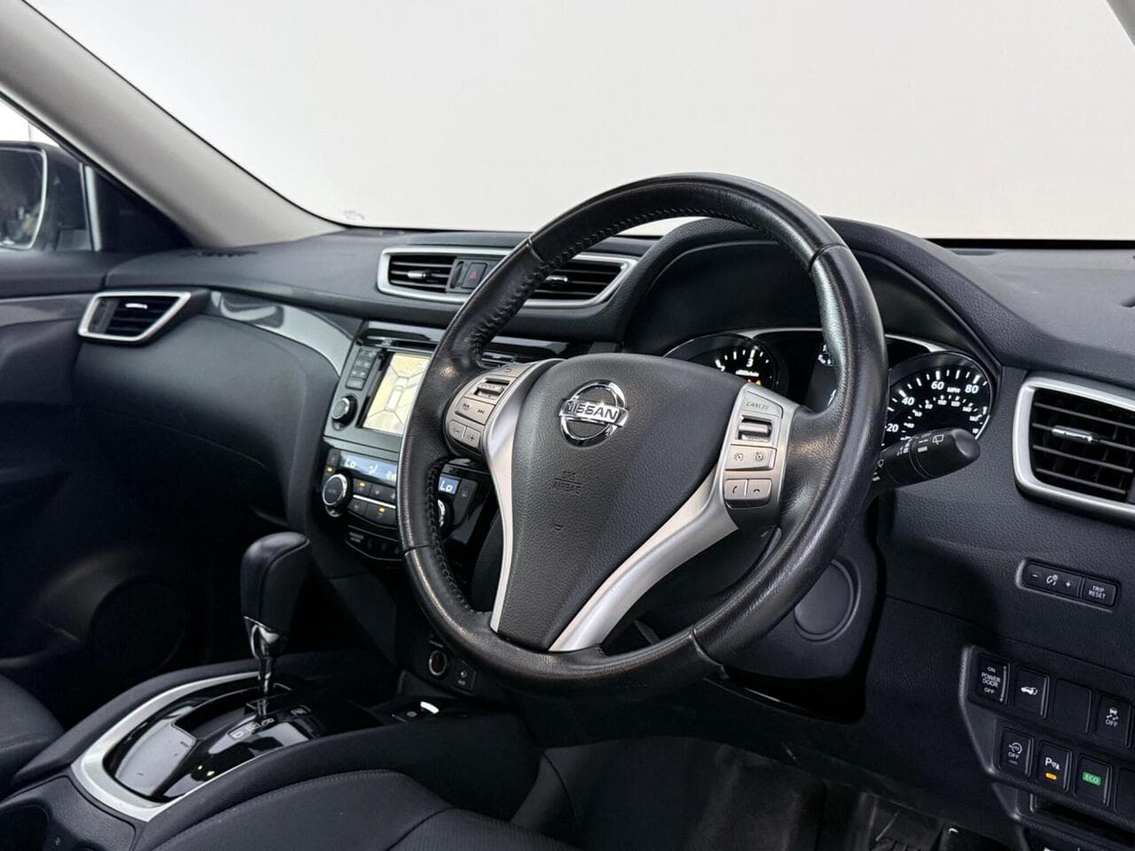 Nissan X-Trail thumbnail Steering Wheel
