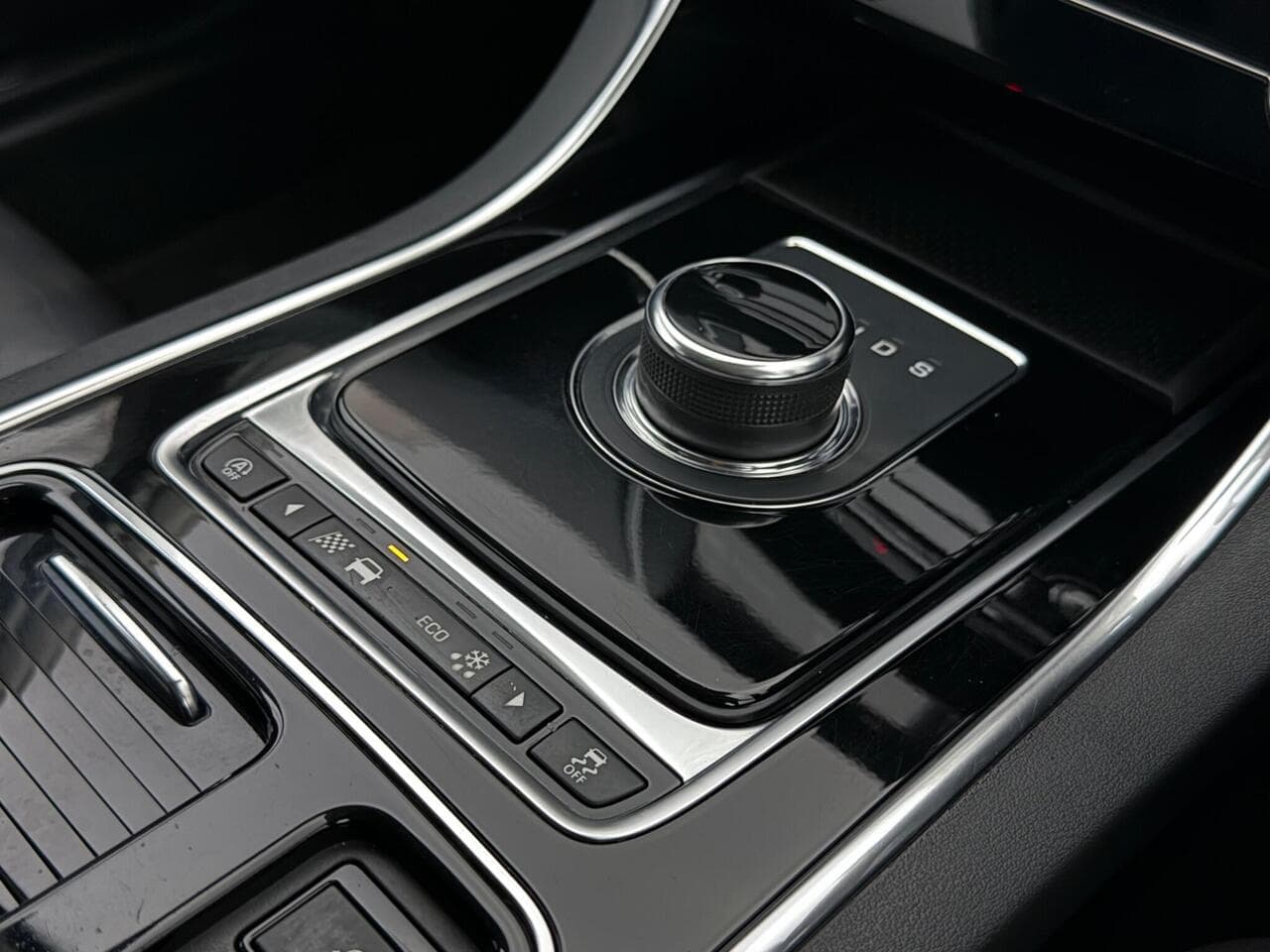 Jaguar XE thumbnail Inconclusive