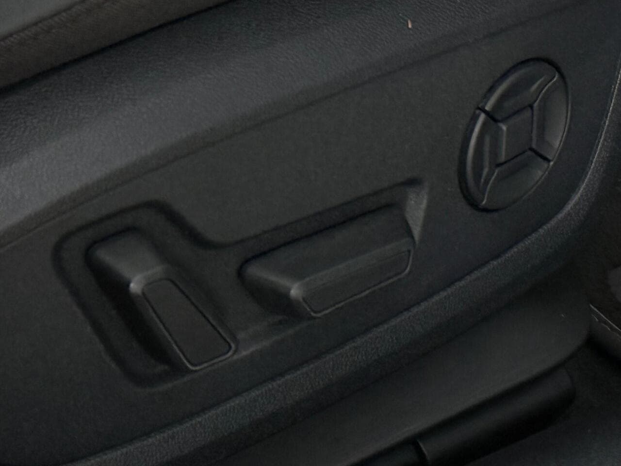 Audi A6 Saloon thumbnail Misc Controls