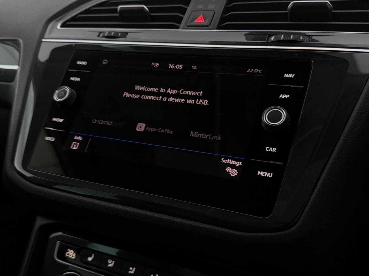 Volkswagen Tiguan thumbnail Infotainment System