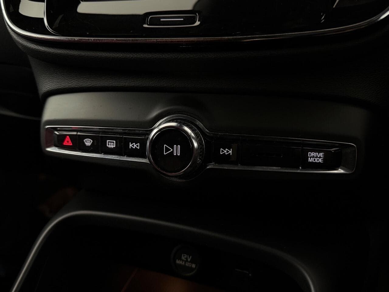 Volvo XC40 thumbnail Misc Controls