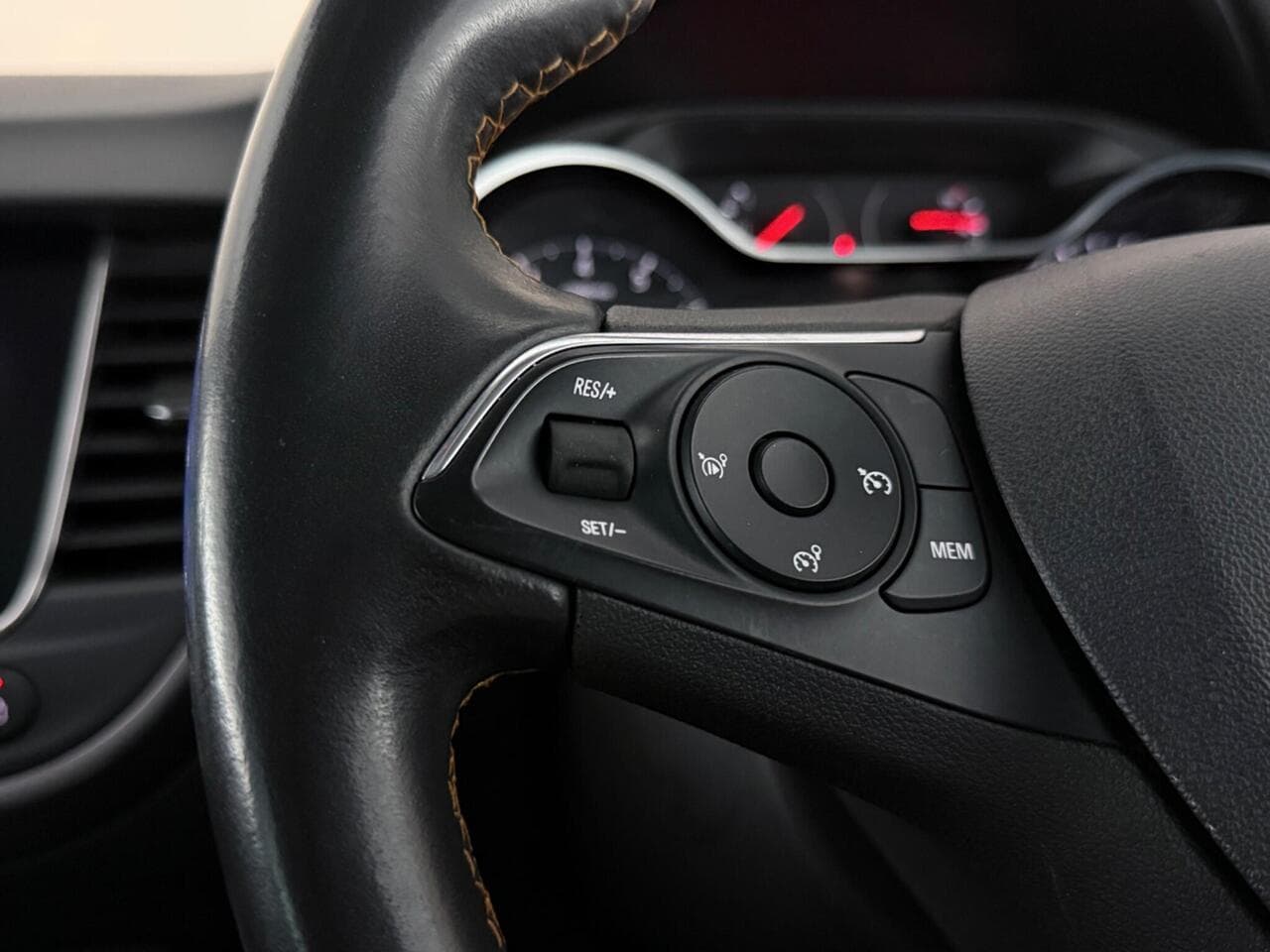 Vauxhall Crossland X thumbnail Misc Controls