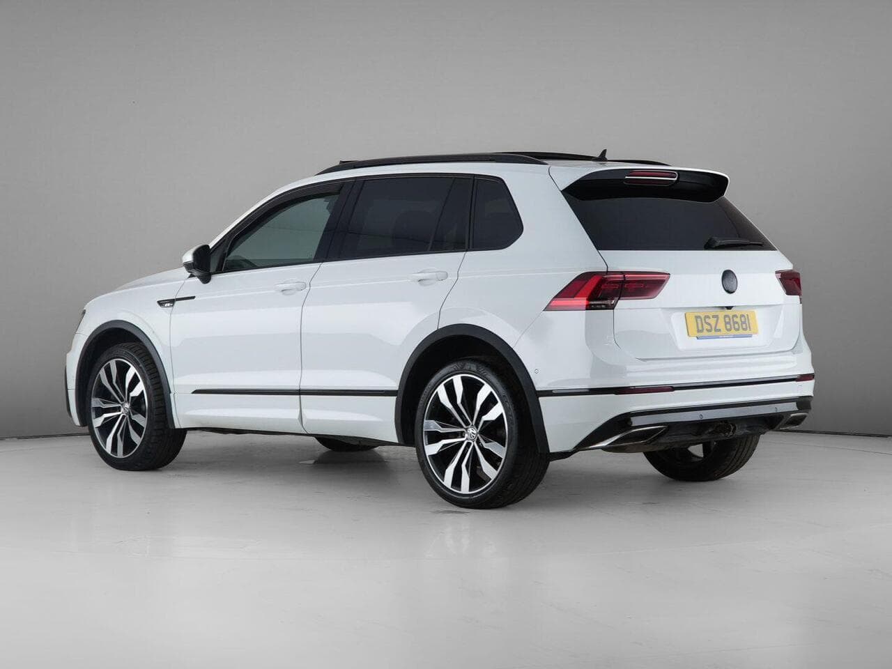 Volkswagen Tiguan thumbnail Rear Left