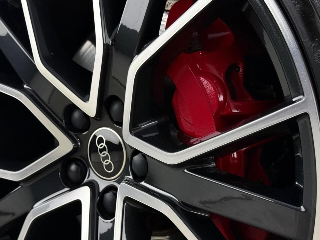 Audi Q5 thumbnail Wheel