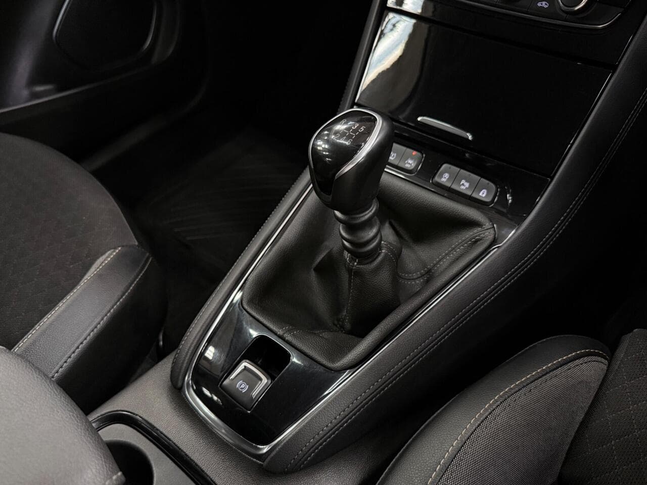 Vauxhall Grandland X thumbnail Interior Front