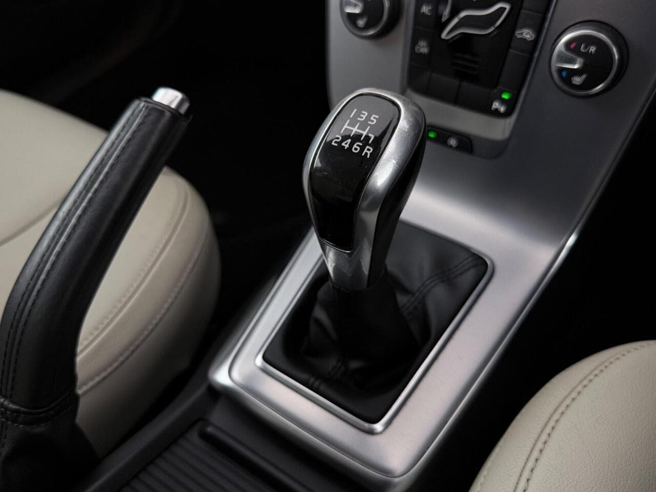 Volvo V40 thumbnail Interior Front