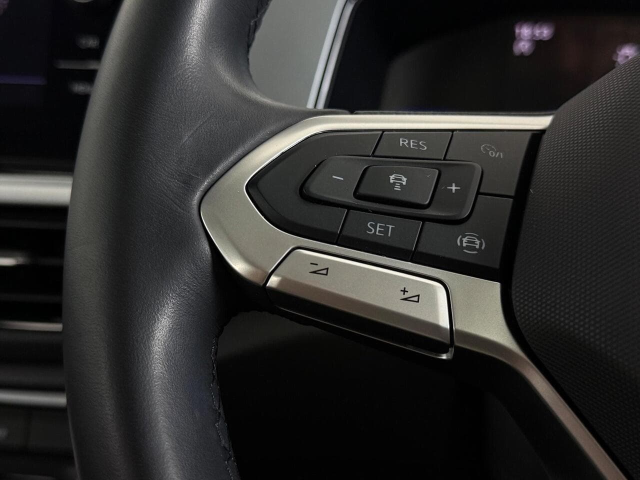 Volkswagen T-Roc thumbnail Misc Controls