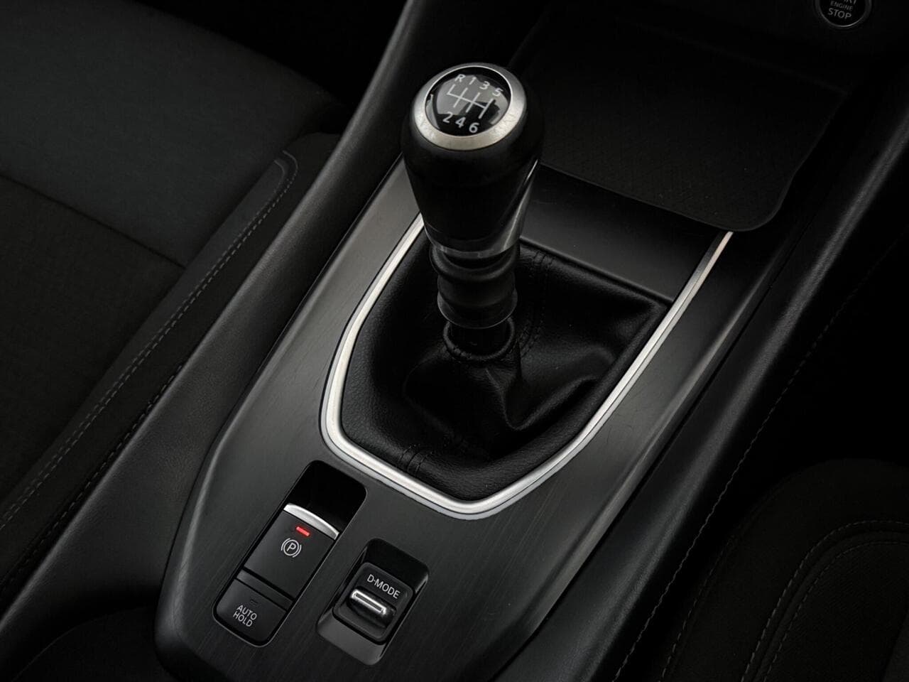 Nissan Qashqai thumbnail Interior Front