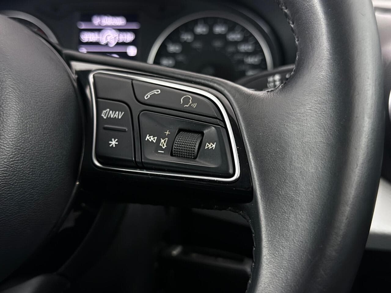 Audi Q2 thumbnail Misc Controls