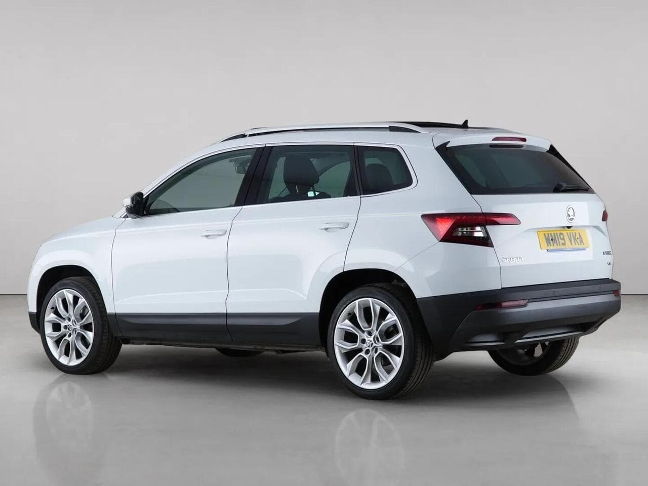 Skoda Karoq thumbnail Side Left