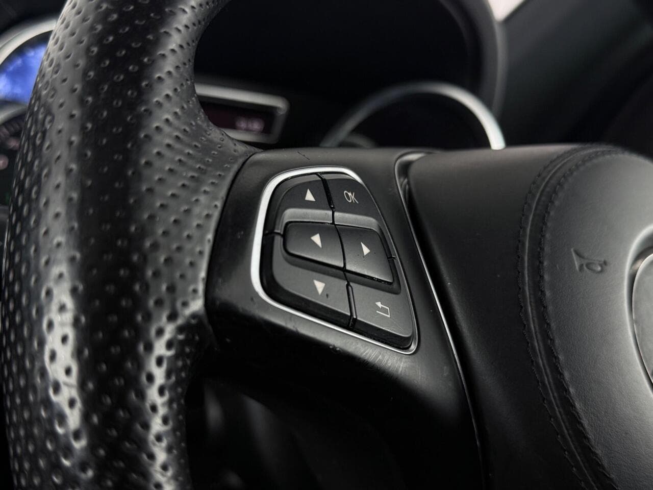 Mercedes-Benz GLS thumbnail Misc Controls