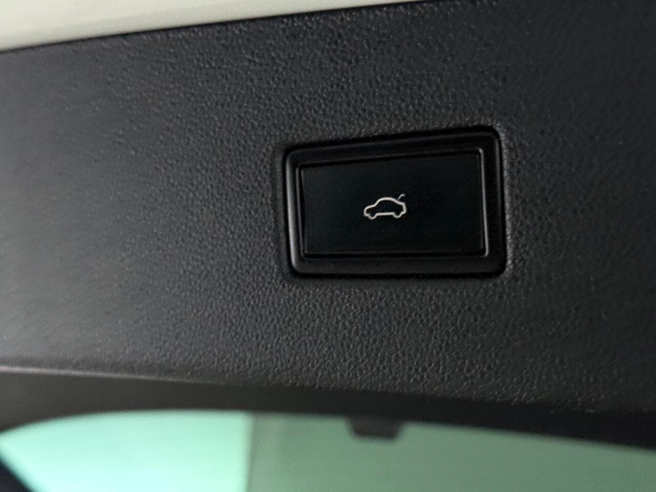 Volkswagen Tiguan thumbnail Misc Controls