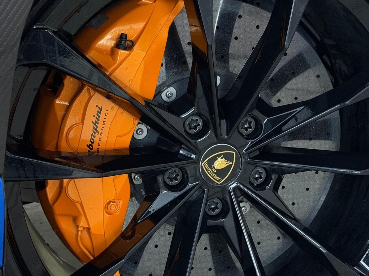 Lamborghini Urus thumbnail Inconclusive