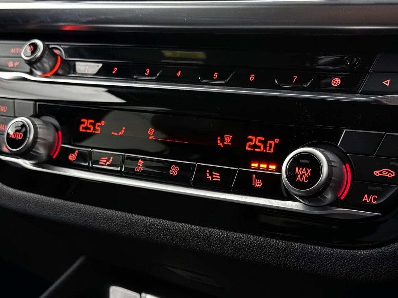 BMW X3 thumbnail Infotainment System