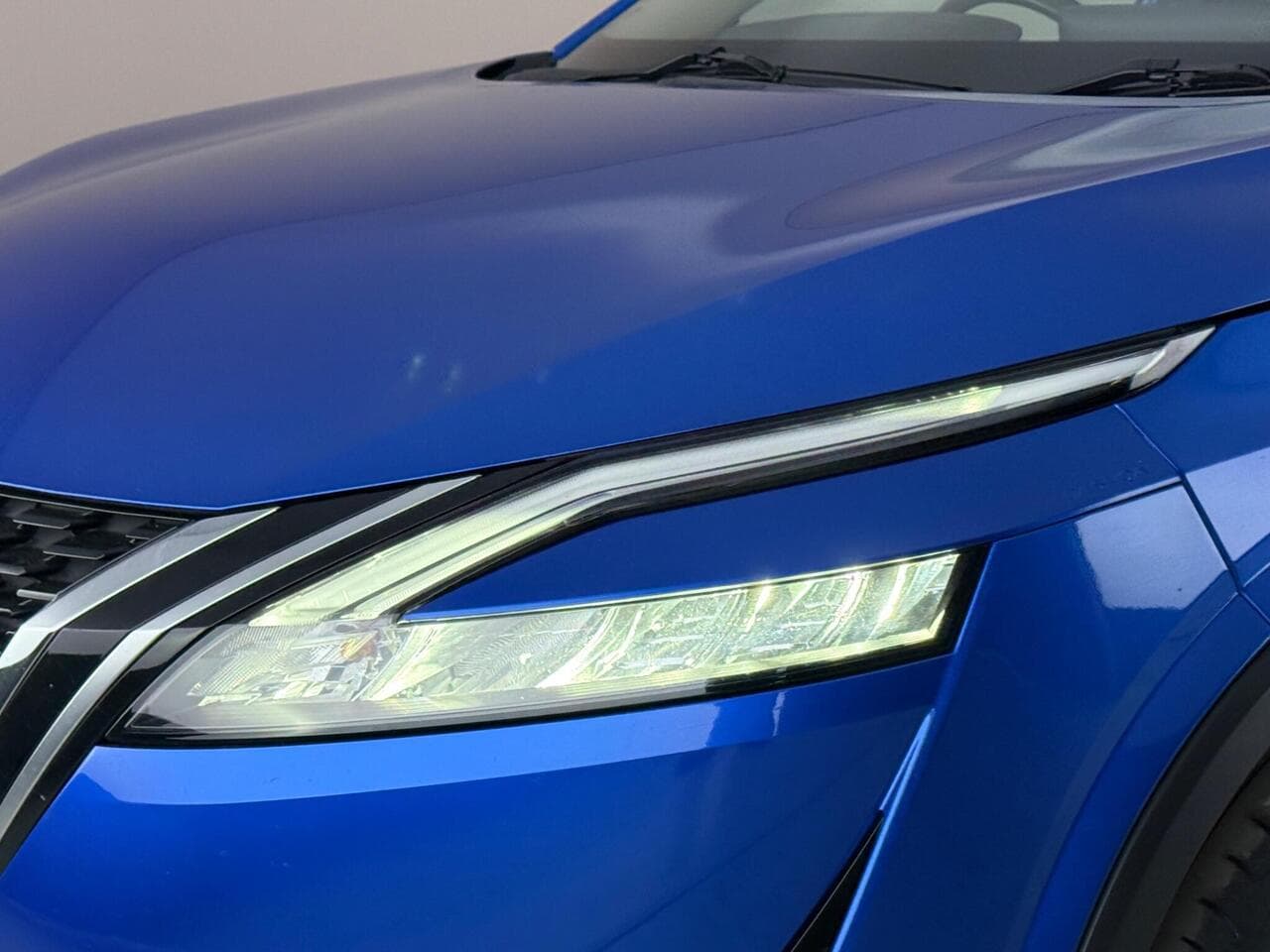 Nissan Qashqai thumbnail Lights Front