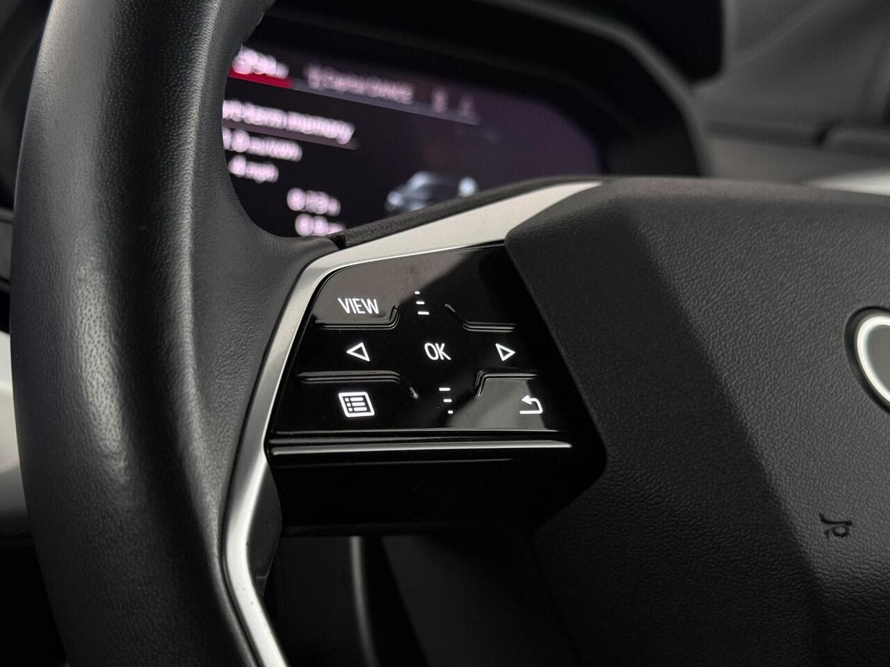 Audi Q4 e-tron thumbnail Misc Controls