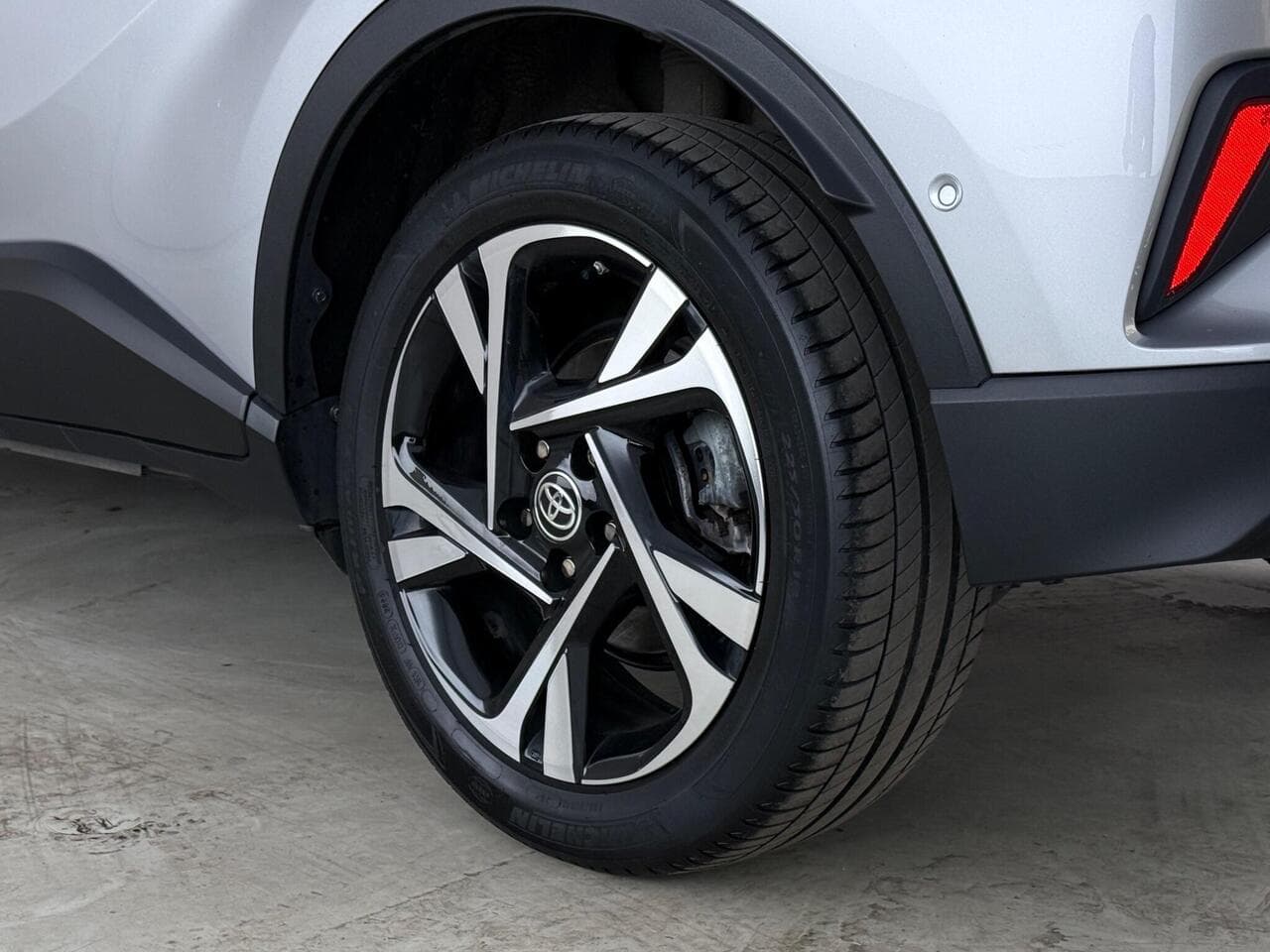 Toyota C-HR thumbnail Wheel