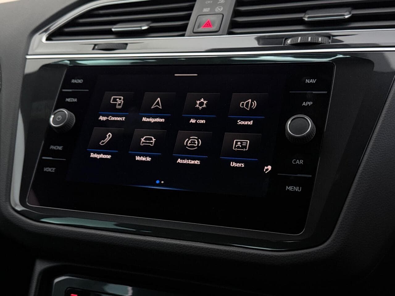 Volkswagen Tiguan thumbnail Infotainment System