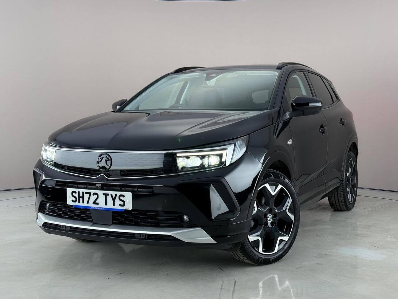 Vauxhall Grandland thumbnail Front Left