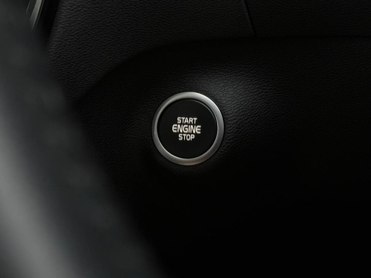 Volvo XC40 thumbnail Misc Controls