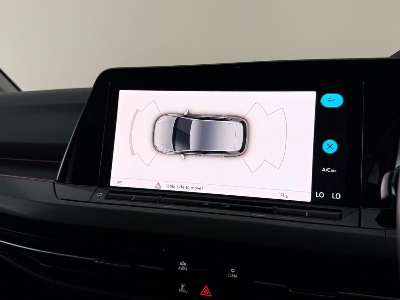 Volkswagen Golf thumbnail Infotainment System
