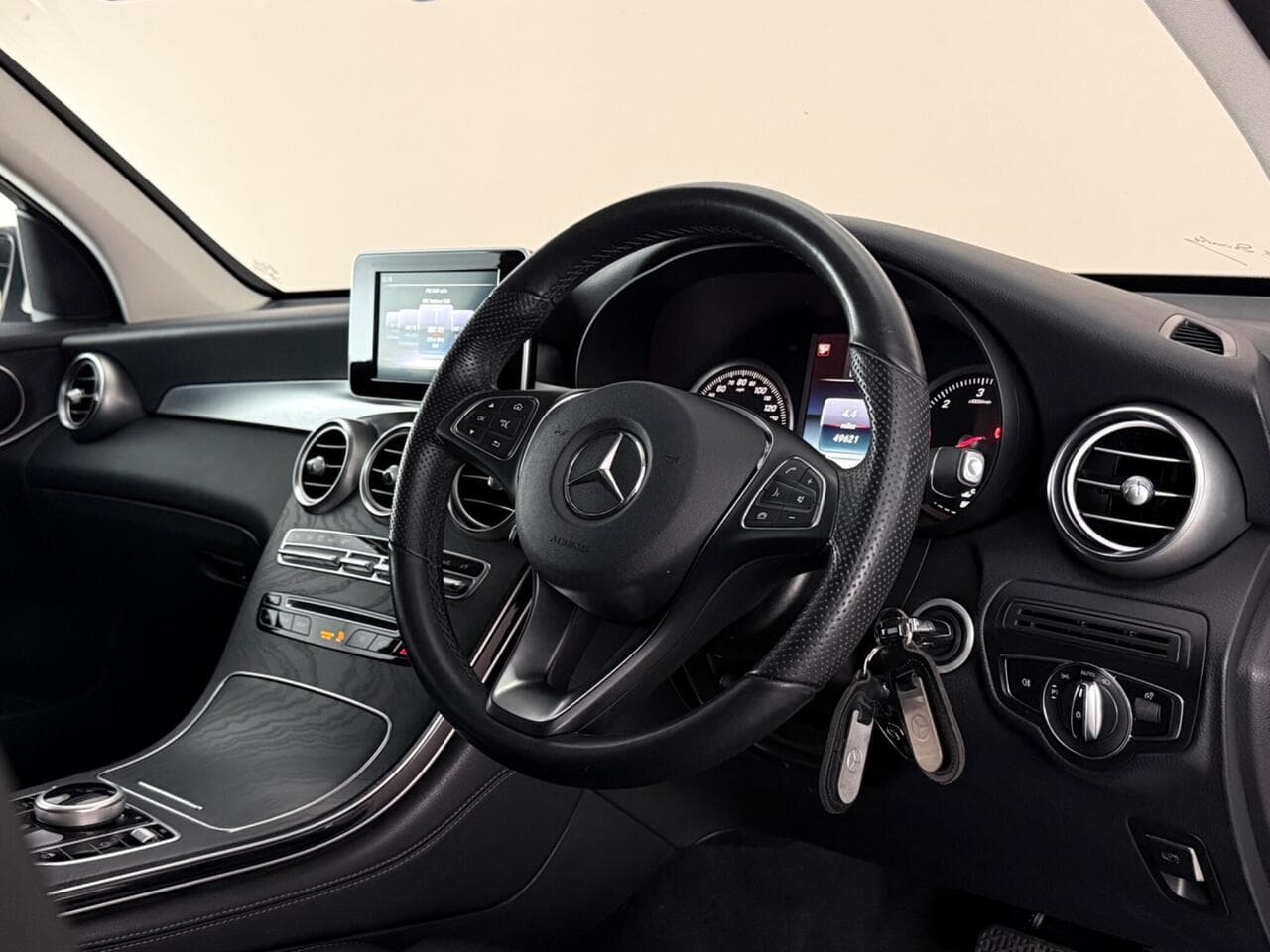 Mercedes-Benz GLC thumbnail Interior Front