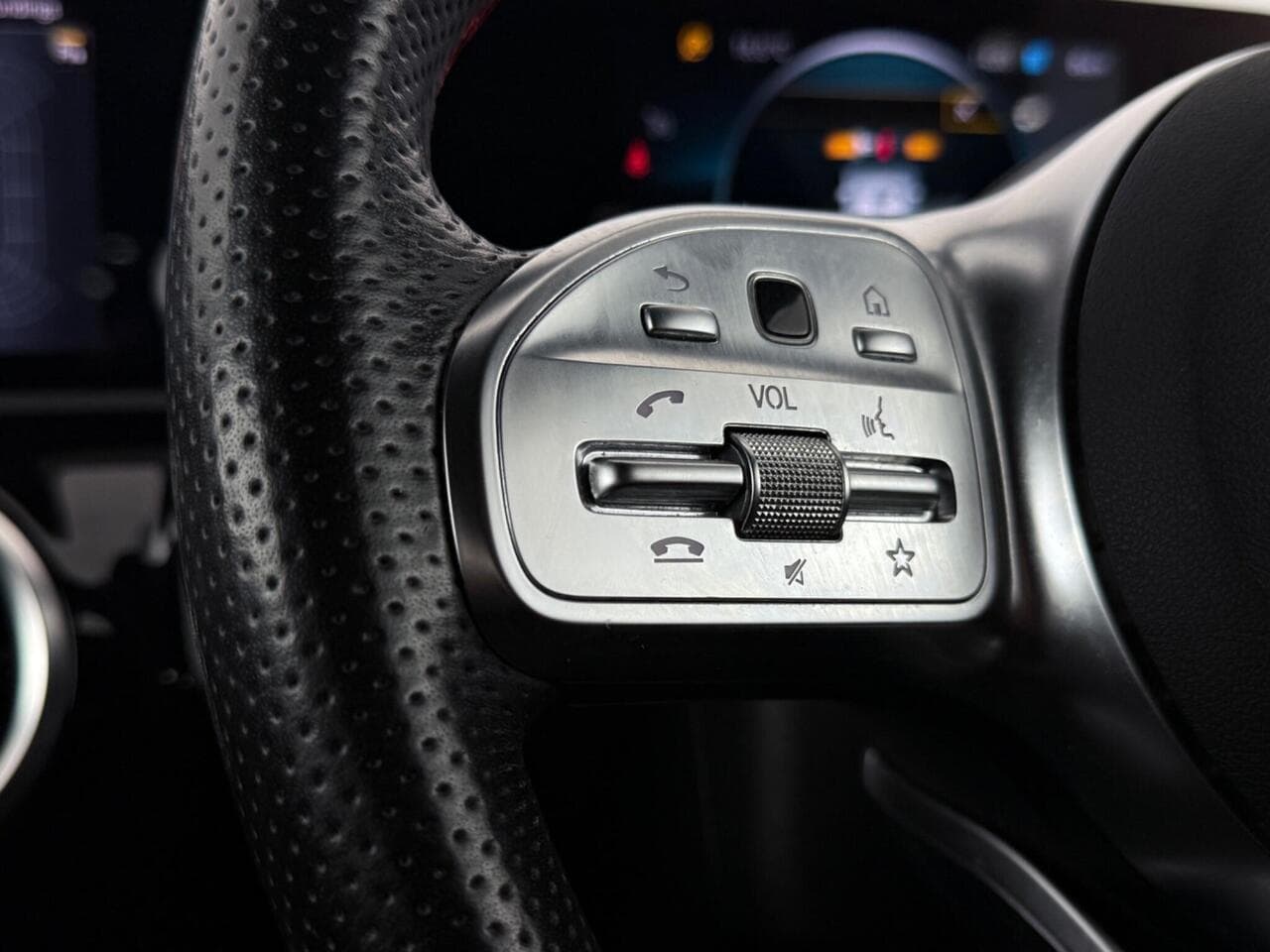 Mercedes-Benz A Class thumbnail Misc Controls