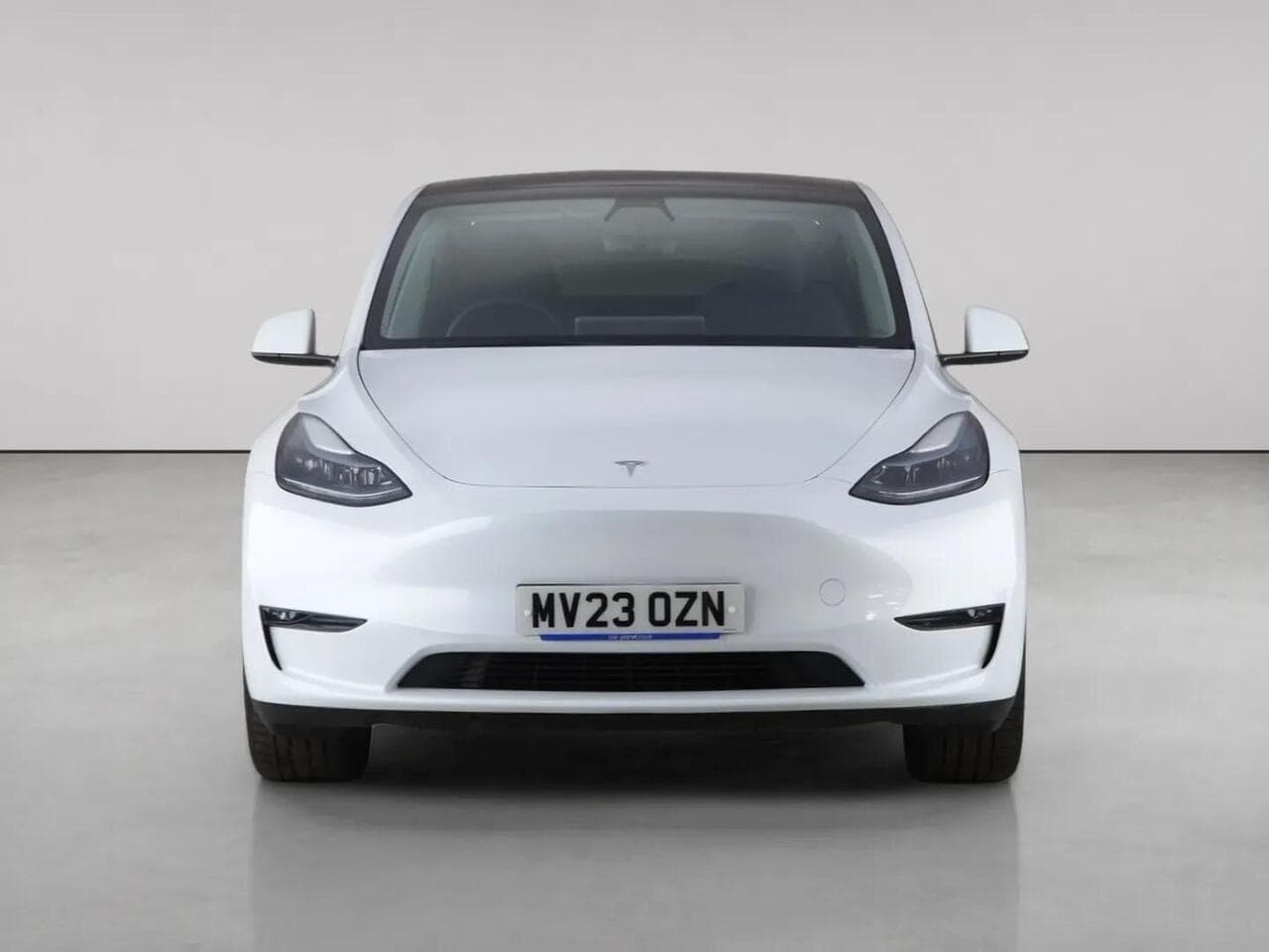 Tesla Model Y thumbnail Front