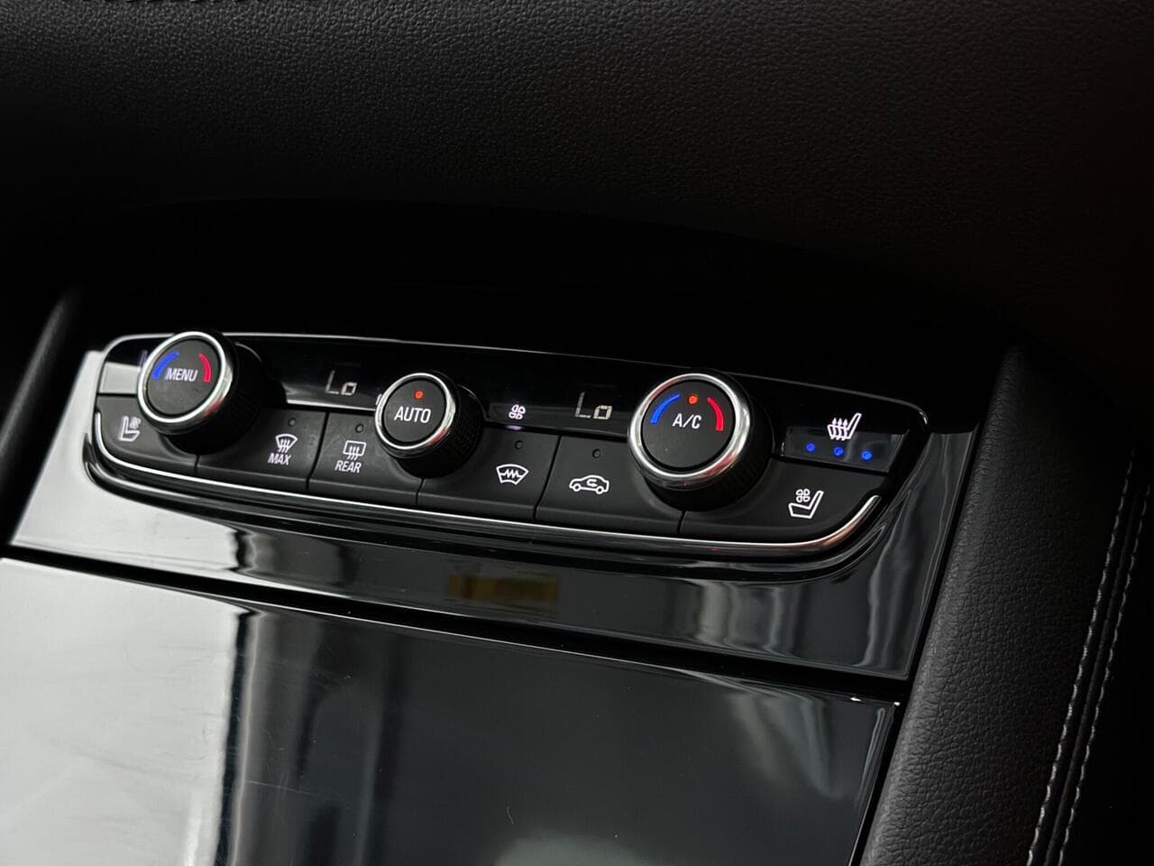 Vauxhall Grandland X thumbnail Misc Controls