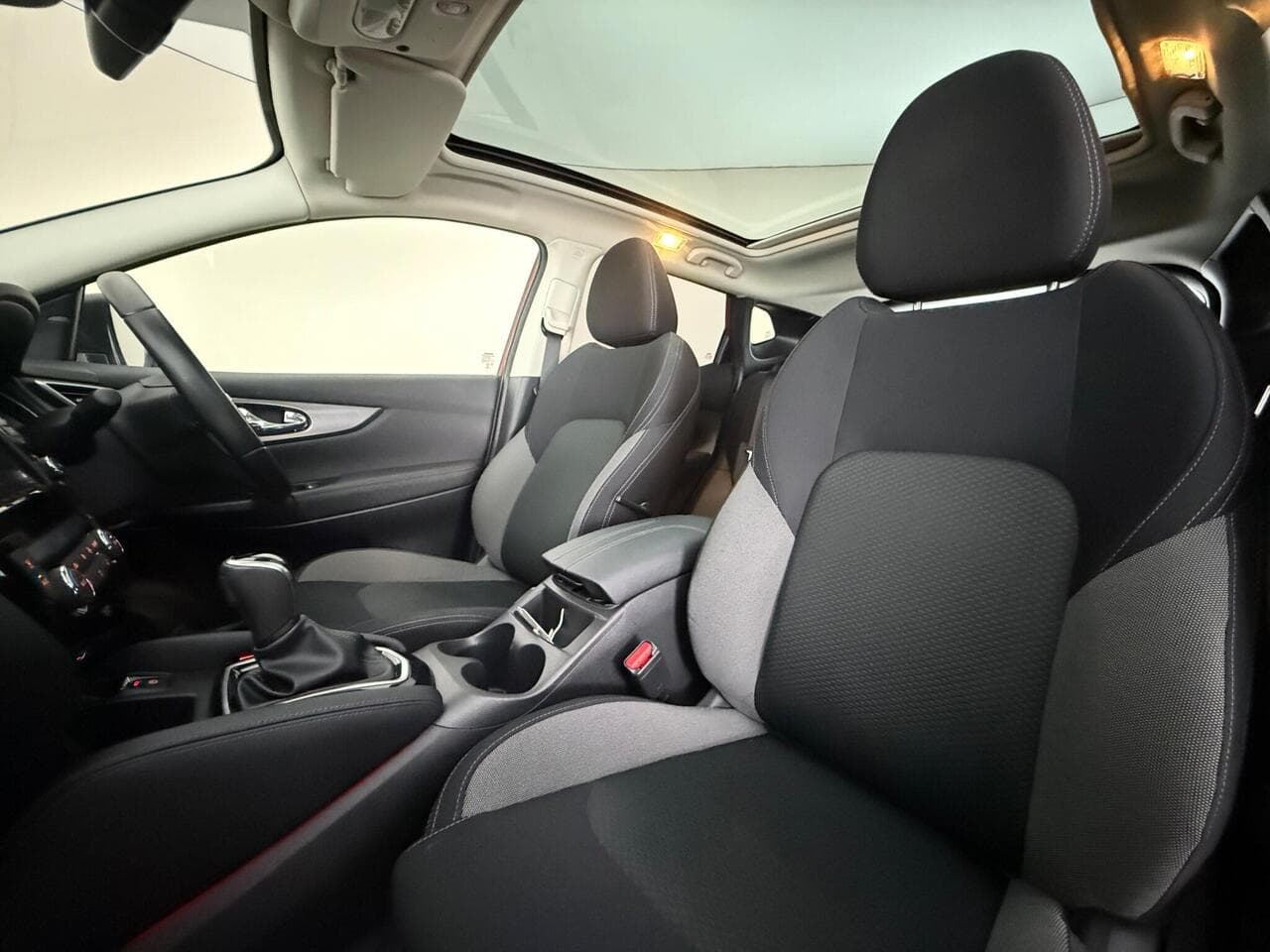 Nissan Qashqai thumbnail Seat Front Passenger
