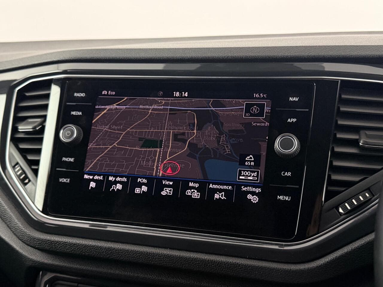 Volkswagen T-Roc thumbnail Infotainment System