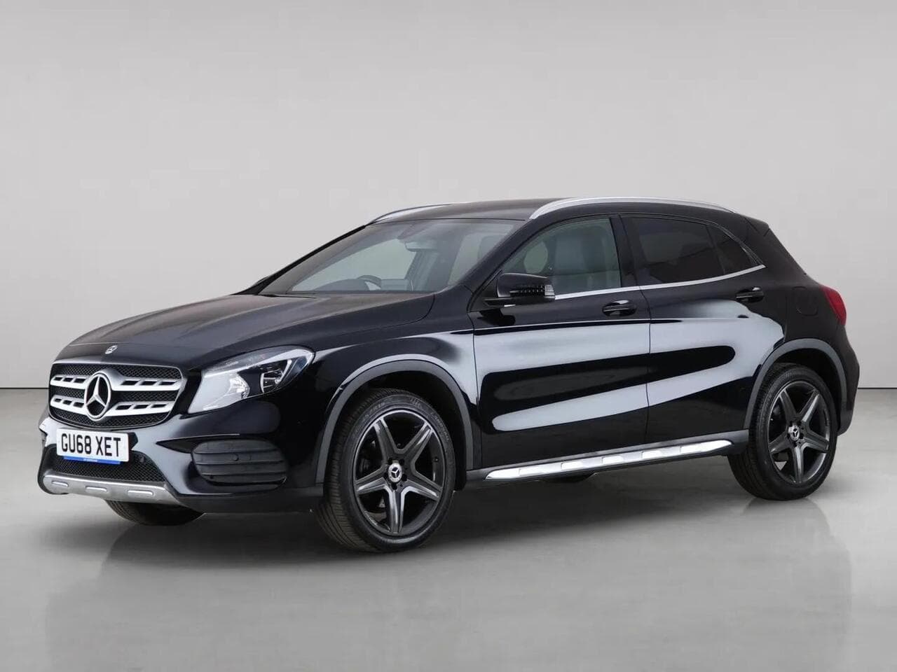 Mercedes-Benz GLA thumbnail Front Left