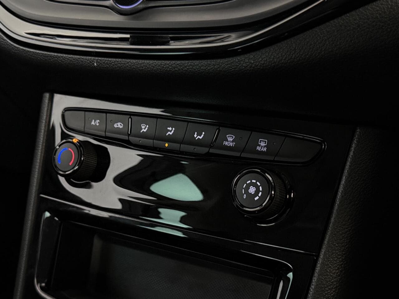 Vauxhall Astra thumbnail Infotainment System