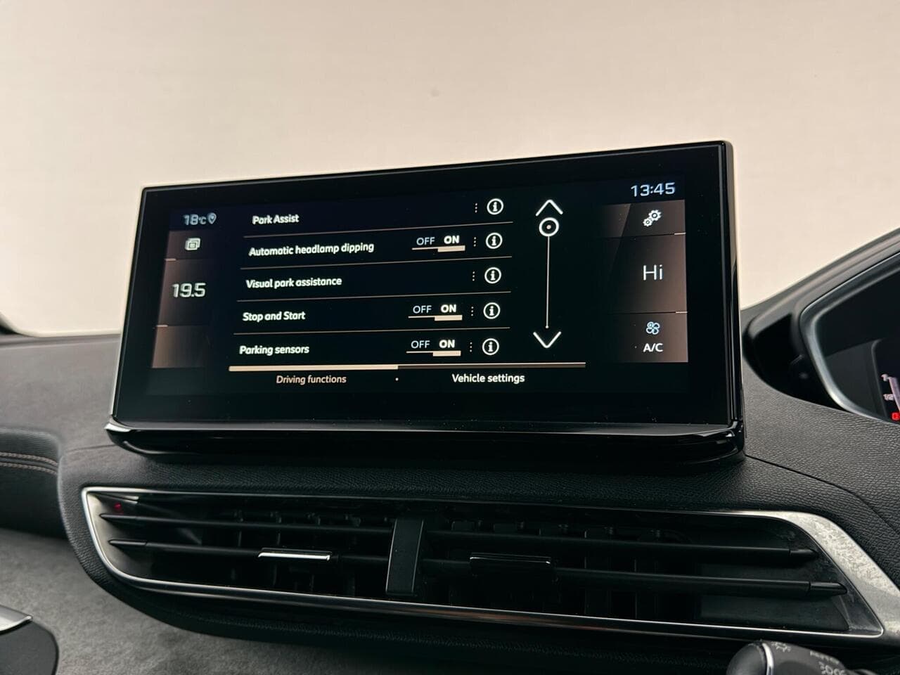 Peugeot 5008 thumbnail Infotainment System