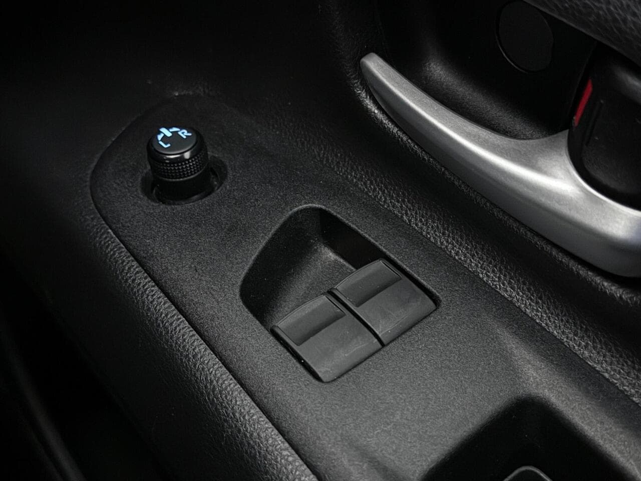 Toyota Aygo X thumbnail Misc Controls