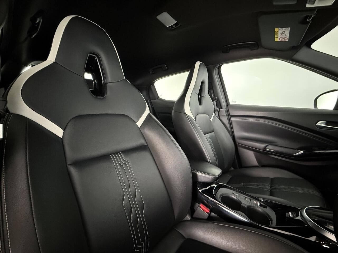 Nissan Juke thumbnail Seat Driver