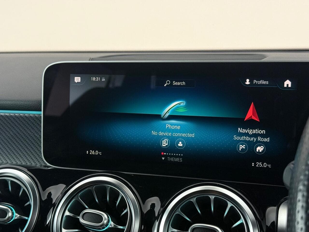 Mercedes-Benz GLB thumbnail Infotainment System